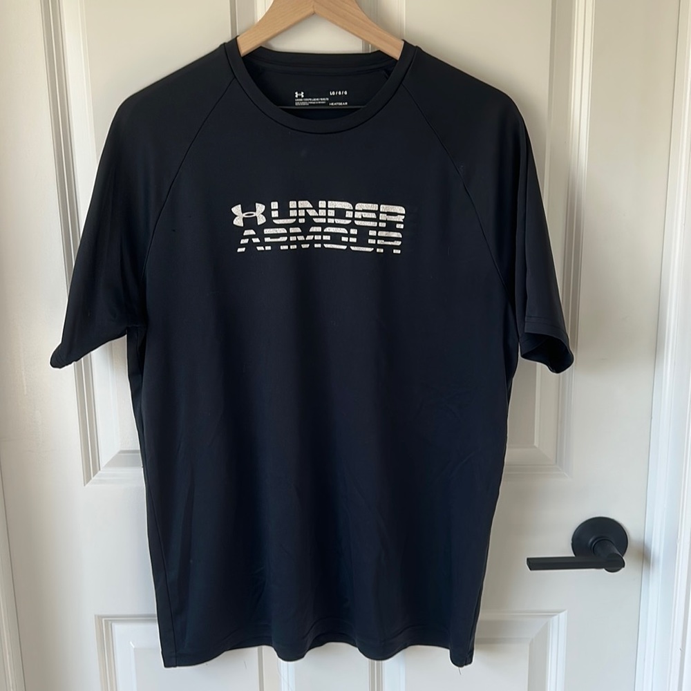 Men’s Under Armour Athletic Tshirt - size Large
